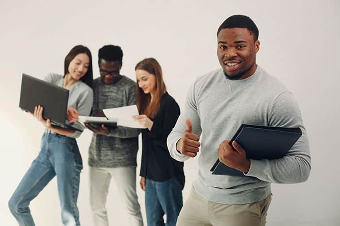 Mentor Profissional - jovem aprendiz natura - jovens fazendo inscrição no programa