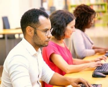 Mentor Profissional - Cursos gratuitos escon - pessoas estudando